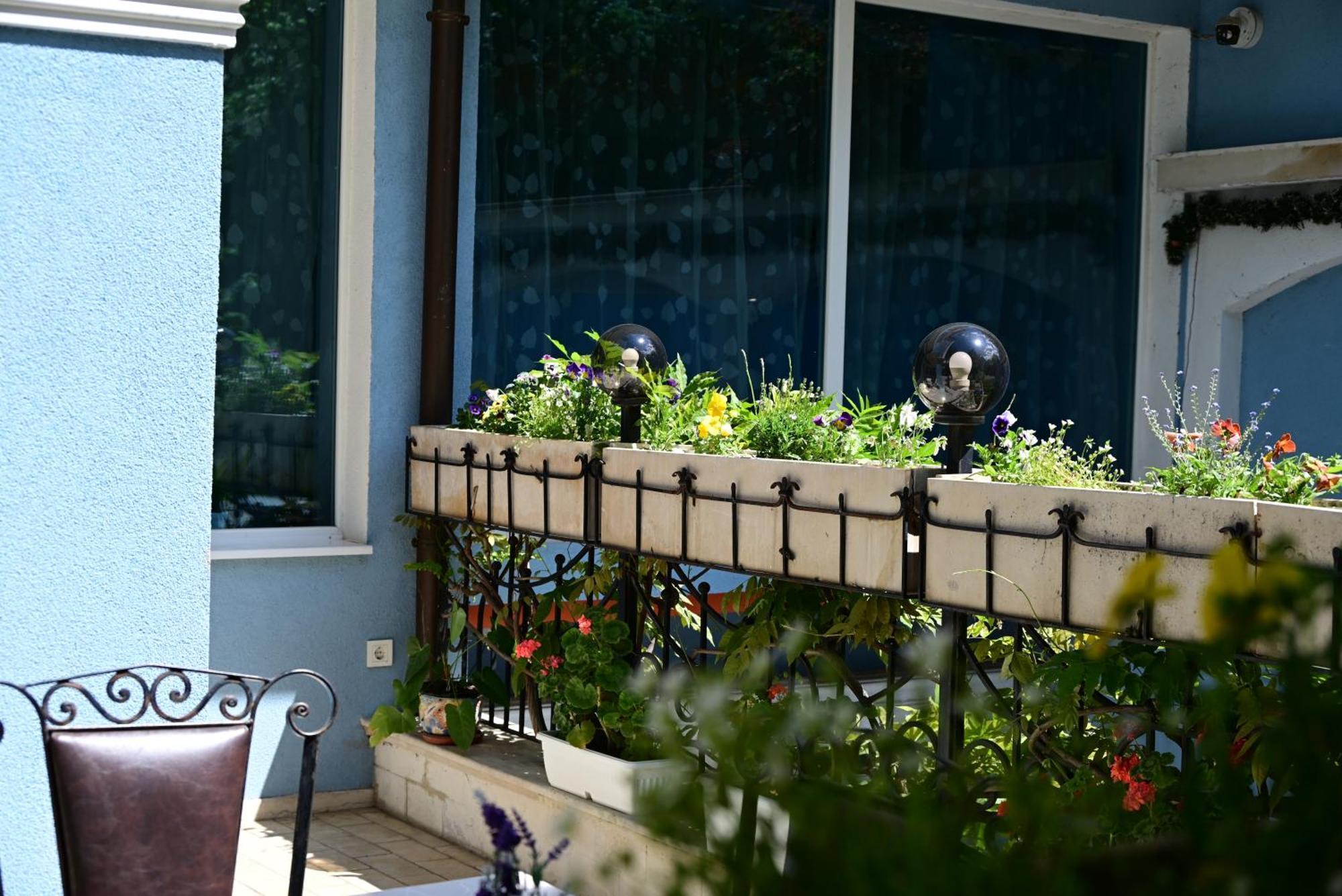 Family Hotel Lazur Kyustendil Exterior photo