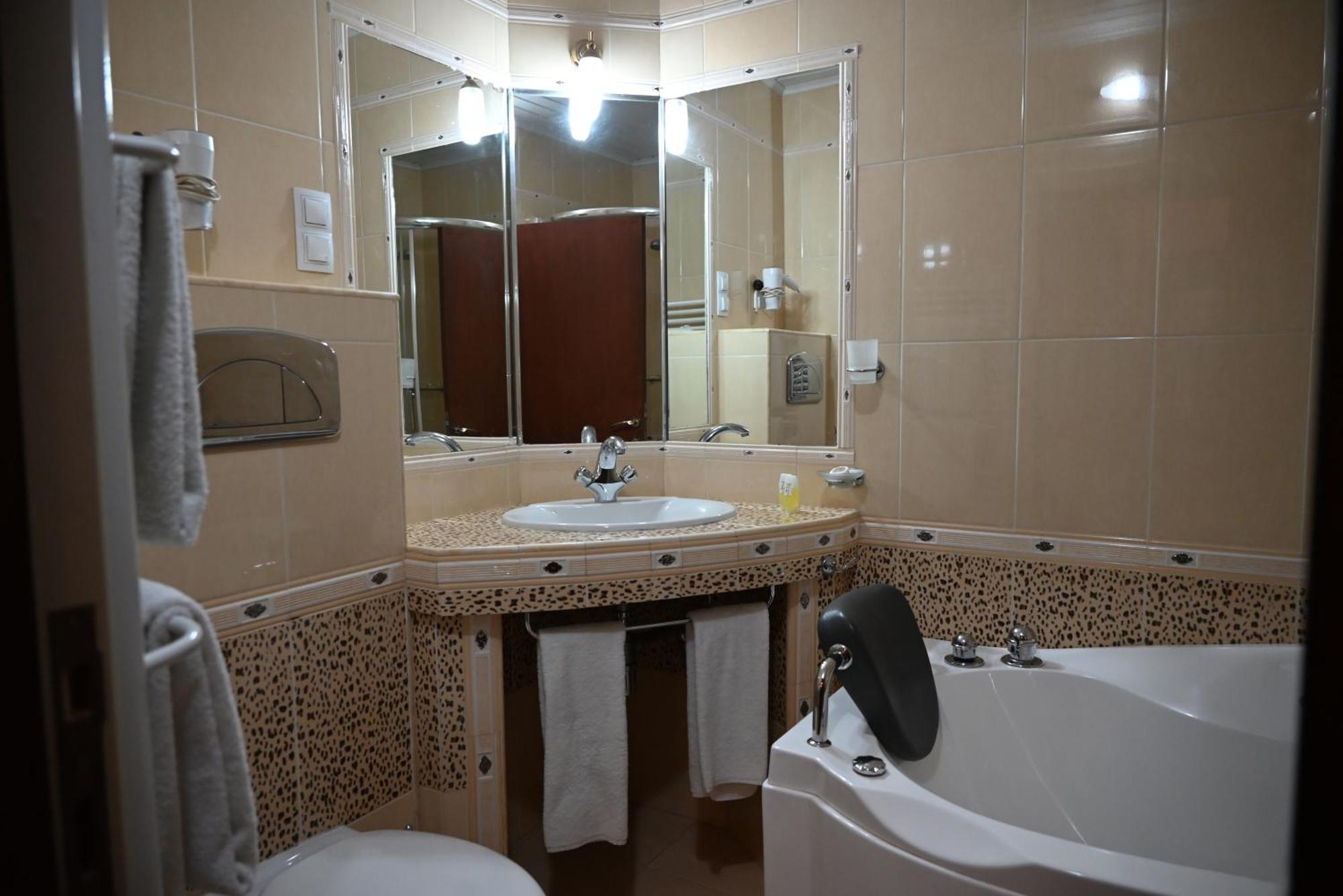 Family Hotel Lazur Kyustendil Exterior photo