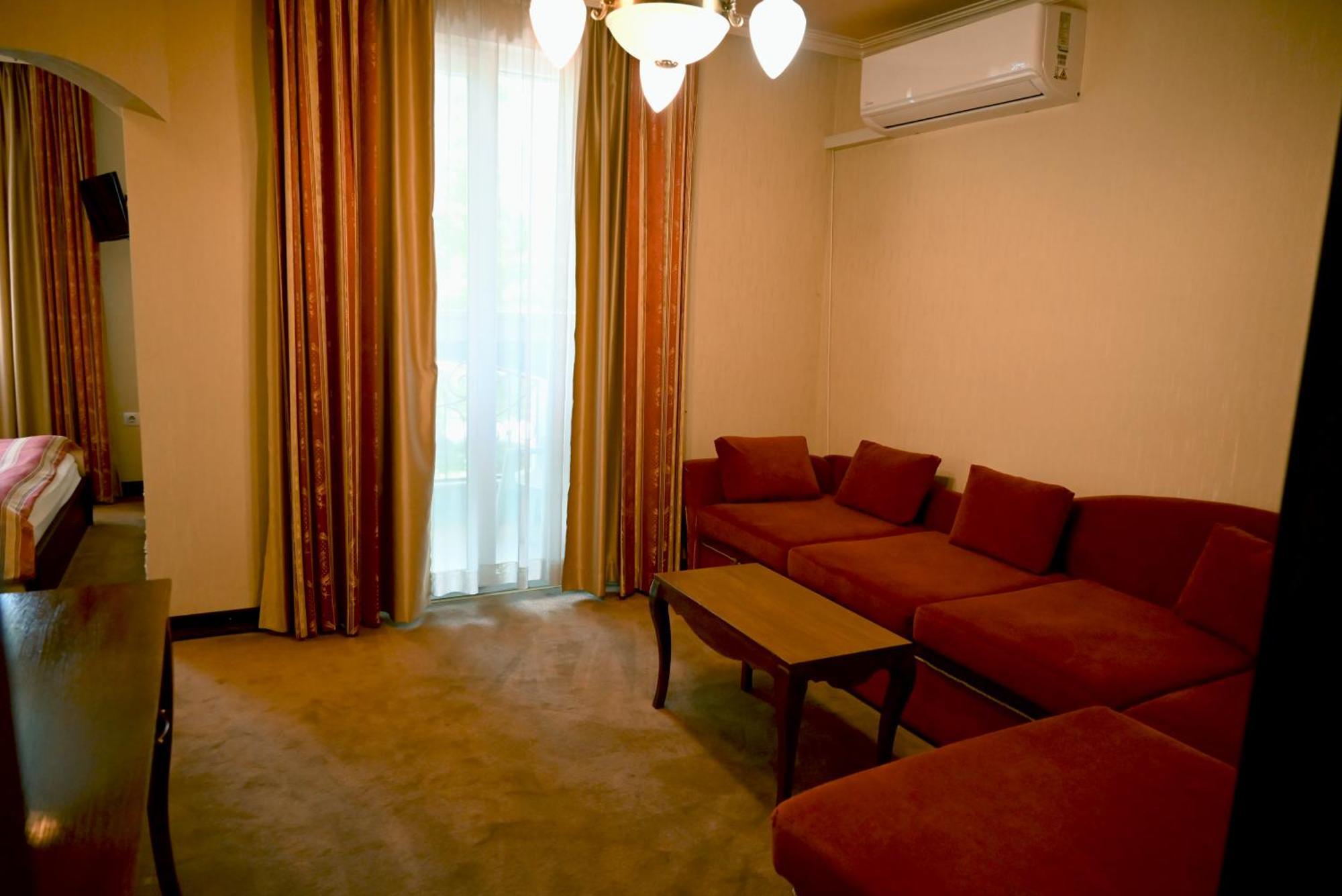 Family Hotel Lazur Kyustendil Exterior photo