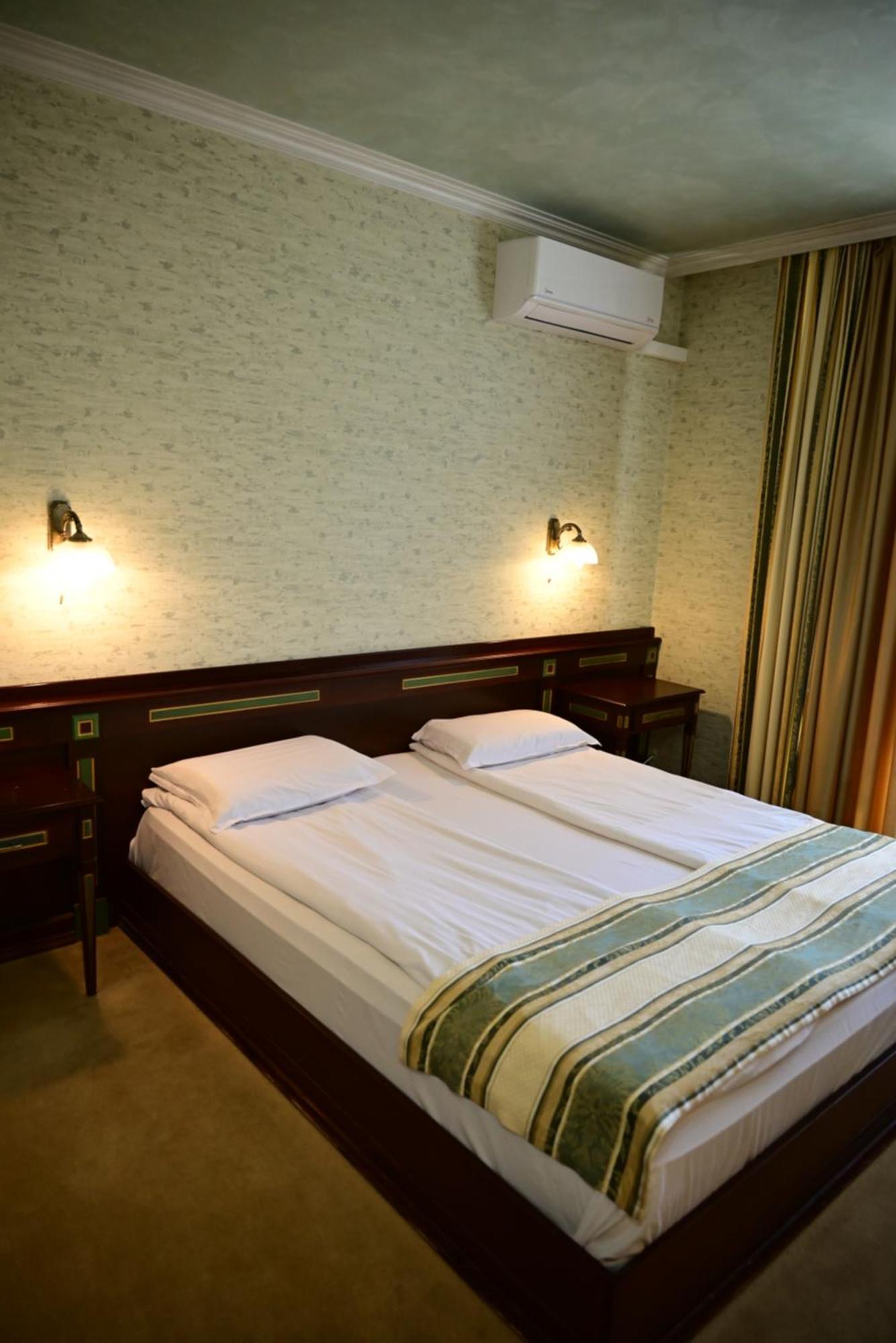 Family Hotel Lazur Kyustendil Exterior photo