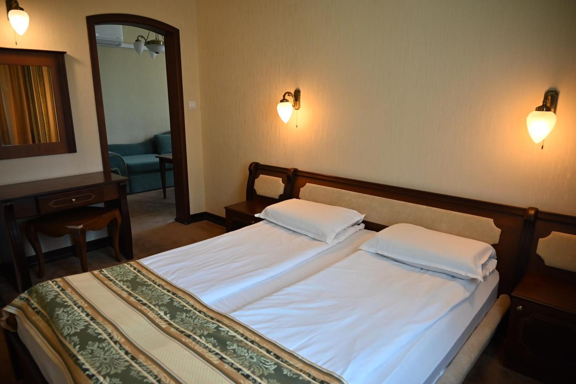 Family Hotel Lazur Kyustendil Exterior photo