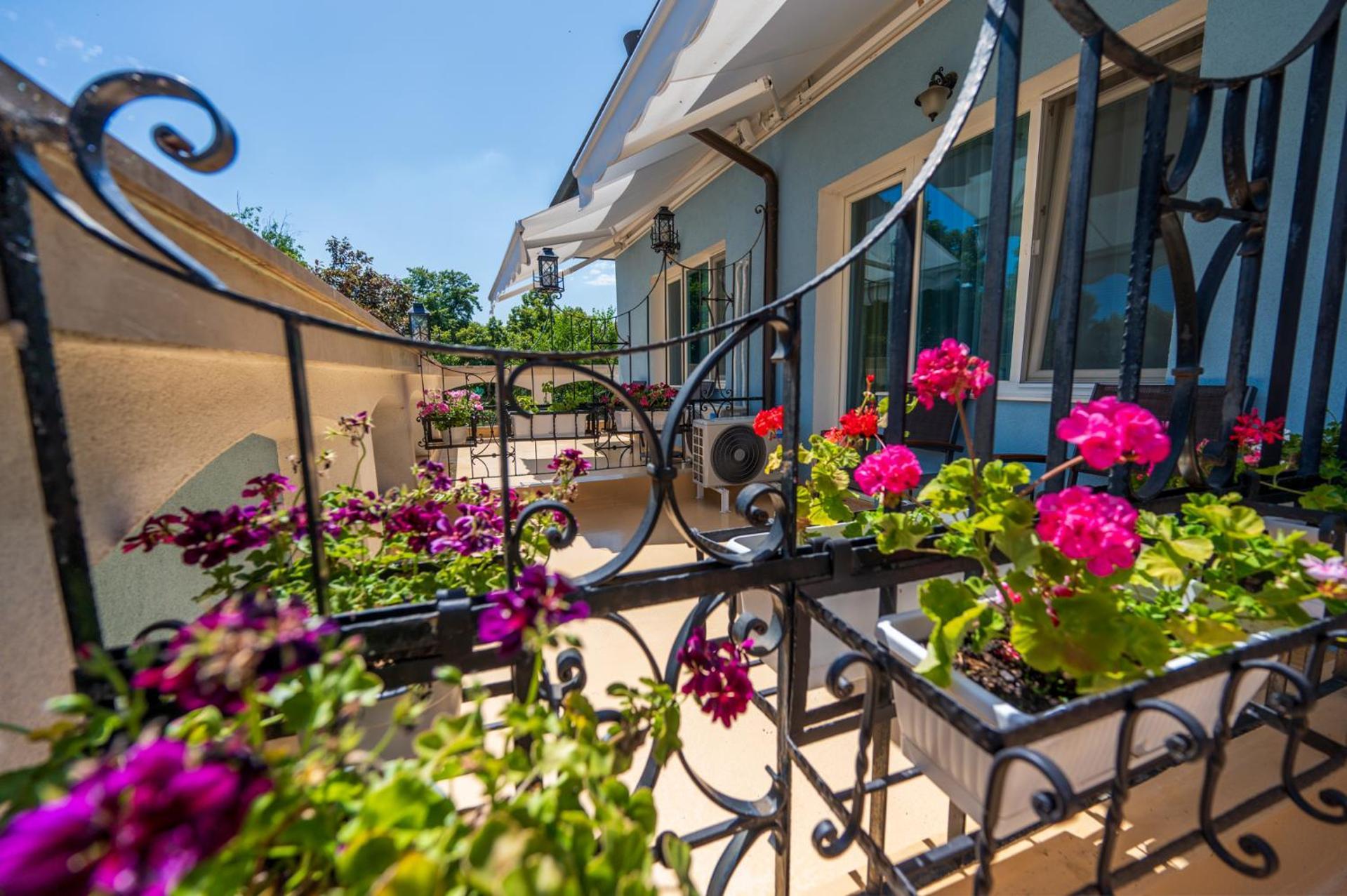 Family Hotel Lazur Kyustendil Exterior photo